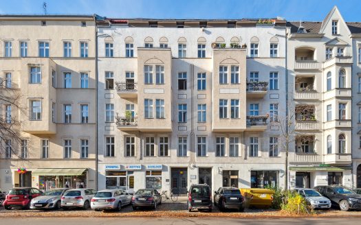 Rare: Elegant and spacious 3-room apartment in the heart of Charlottenburg.